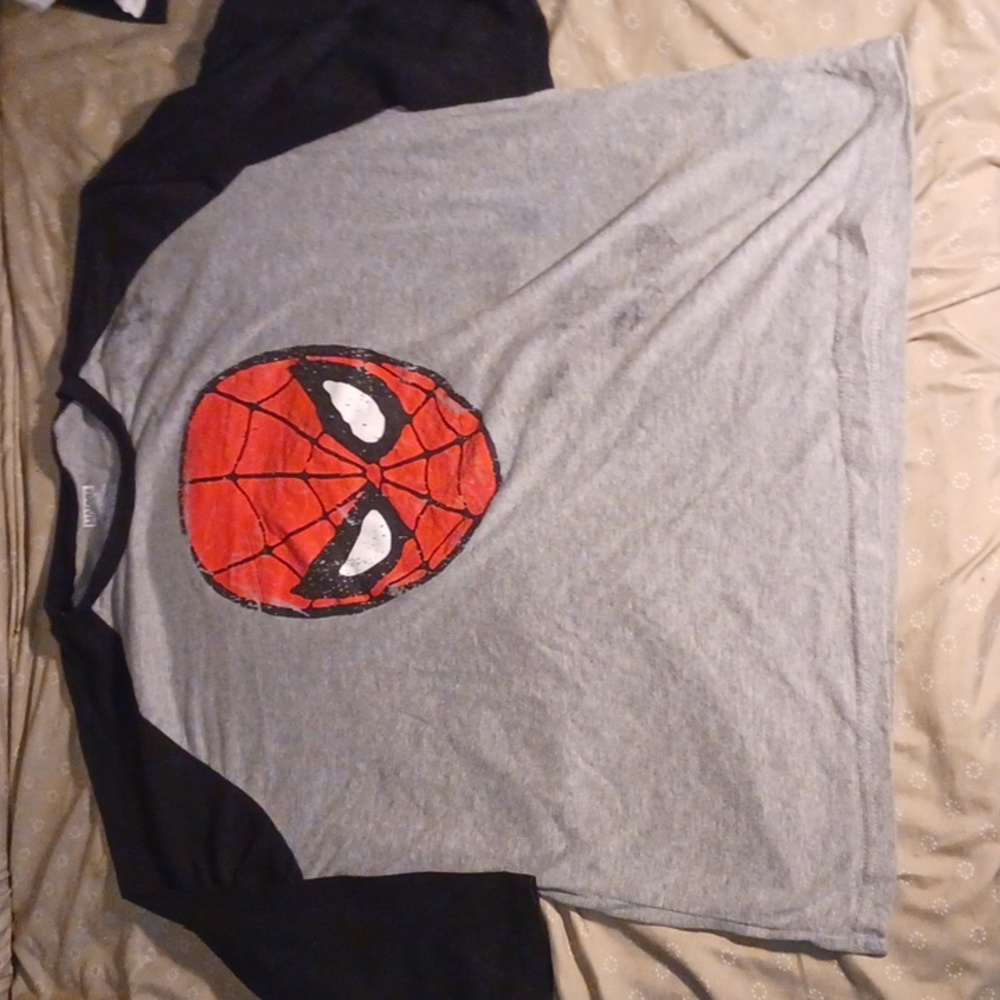 SPIDERMAN LONG SLEEVE TSHIRT SIZE XL GRAY.